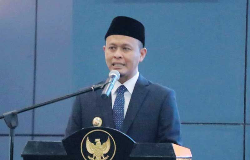 Wako Pekanbaru Raih Penghargaan Pendorong Pertumuhan Ekonomi Kota dari Disway Group