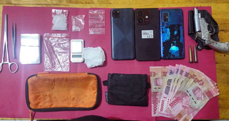 Bandar dan Kurir Sabu di Siak Ditangkap, Senpi Rakitan Ikut Diamankan