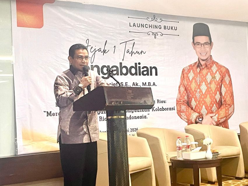 Hendry Munief Luncurkan Buku Jejak 1 Tahun Pengabdian