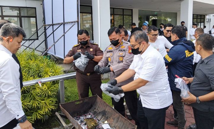 Polda Riau Musnahkan Barang Bukti 22 Kasus Narkotika
