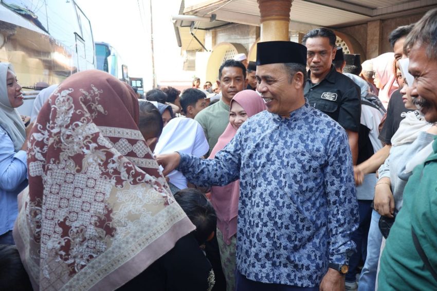 Lepas Jamaah Umrah Asal Inhil, Bupati Berpesan Jaga Kesehatan dan Keselamatan