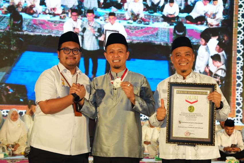 9.184 ASN Pemko Pekanbaru Serentak Baca Surah Al-Mulk di Masjid An Nur