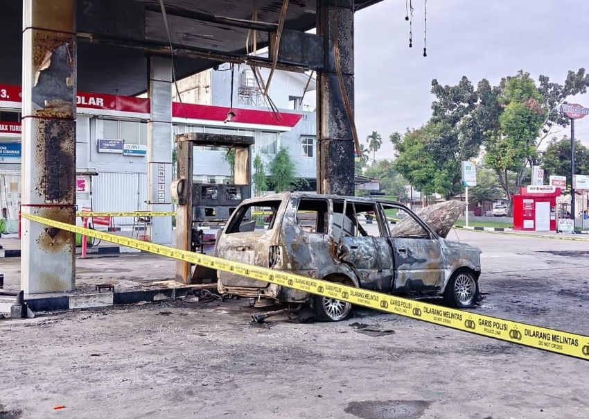 Kijang Kapsul Terbakar Saat Isi BBM Tengah Malam di SPBU Hangtuah Ujung