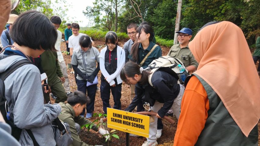 Mahasiswa dan Pelajar Jepang Belajar Konservasi Hutan Tropis di Tahura SSH