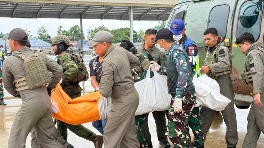 Menkopolkam Kutuk Keras Pembakaran dan Pembunuhan Pilot AMA Air Oleh KKB Papua  Jakarta - Menteri Koordinator Bidang Politik dan Keamanan RI, Jenderal