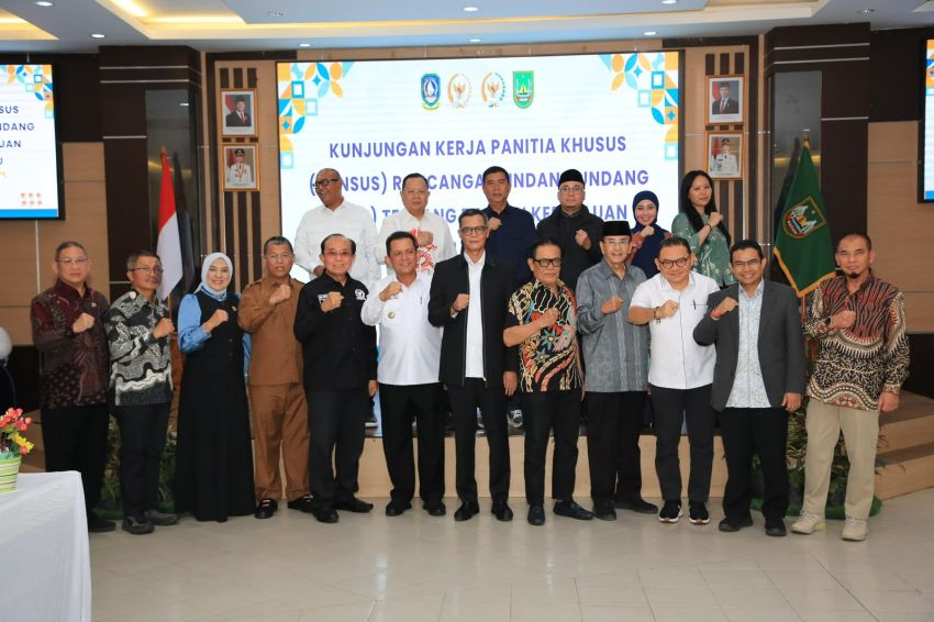 Pansus RUU Daerah Kepulauan Kunker ke Kepri, Hendry Munief Berharap Konsep Ekonomi Biru Dapat Diakomodir
