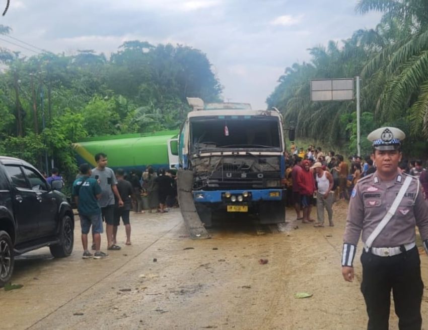 Tabrakan Beruntun di Jalan Pekanbaru-Duri, CPO Tumpah ke Jalan