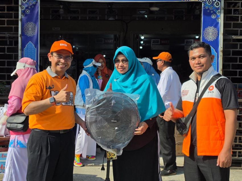 Hendry Munief Senam bersama DPC PKS Tuah Madani
