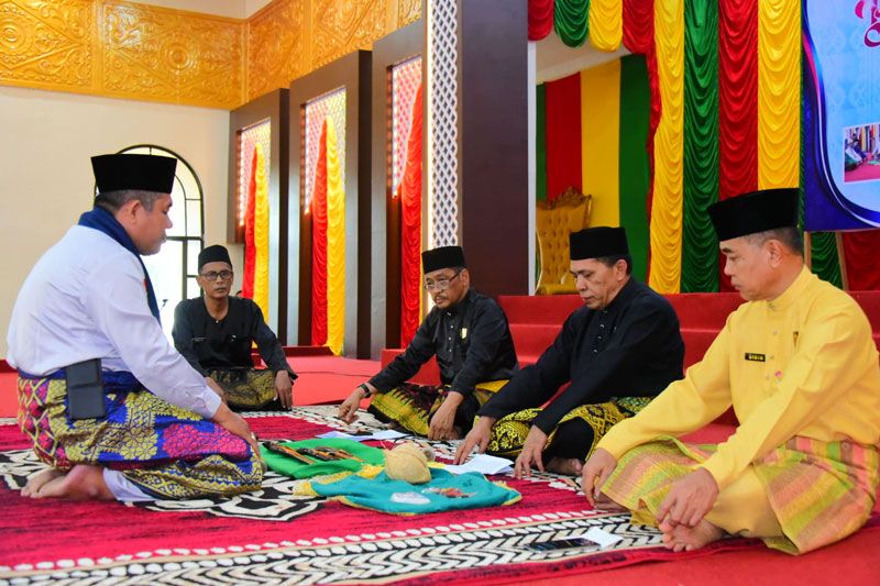 Sekda Ersan Saputra Hadiri Prosesi Buka Lawang, Pertanda Dimulainya Kenduri Adat Hari Jadi Bengkalis ke-514