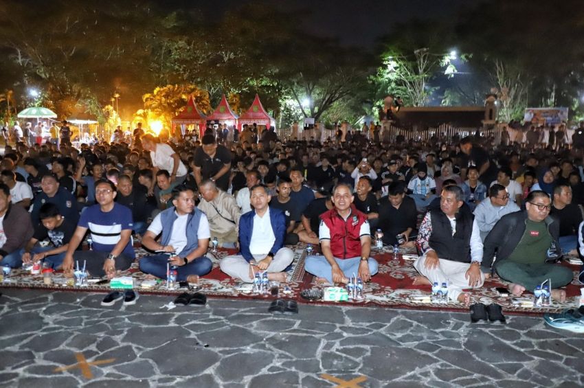 Bupati Herman Nobar Final Piala Dunia 2026 Bersama Warga Inhil