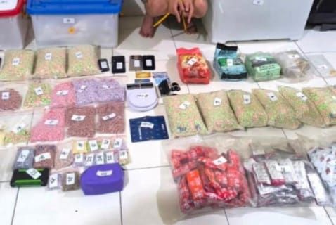 Ditresnarkoba Polda Riau bersama Polres Kampar  Bongkar Gudang Narkoba di Pekanbaru, Kurir Diringkus, Bandar Besar Diburu