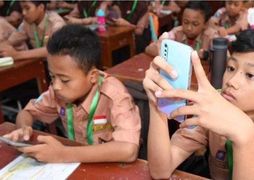 Tindak Lanjut SE Mendikdasmen, Siswa di Siak Tak Lagi Bebas Bawa HP