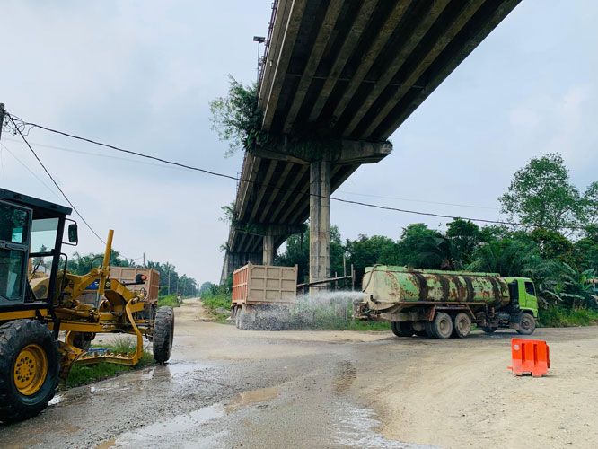 PT Arara Abadi Peduli Lingkungan adakan Rawat Jalan dan Penyiraman Rutin Jalan Kampung Maredan