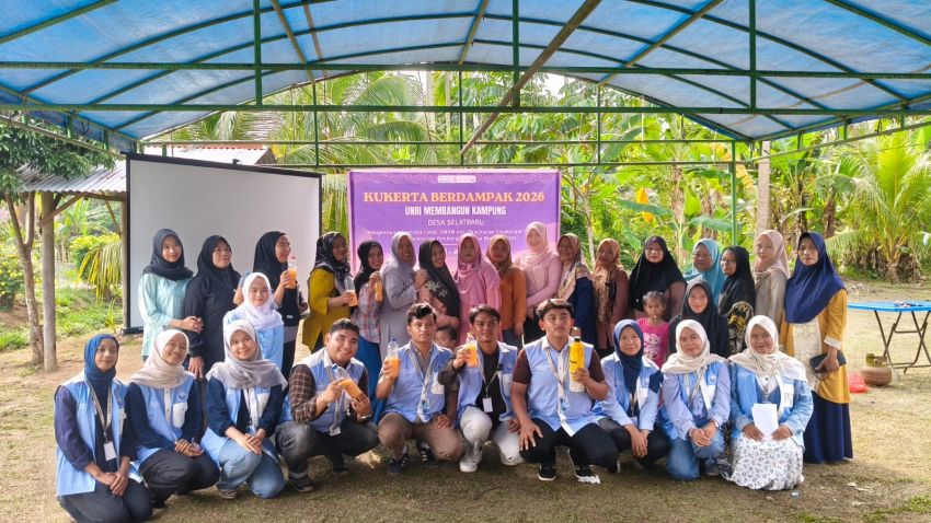 Warga Selat Baru dan Mahasiswa Kukerta UNRI Sulap Beton Durian Bernilai Ekonomi