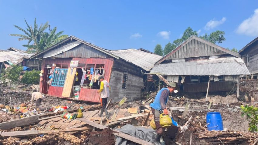 Abrasi di Desa Sungai Nyiur Inhil, Sejumlah Bangunan Rusak Berat