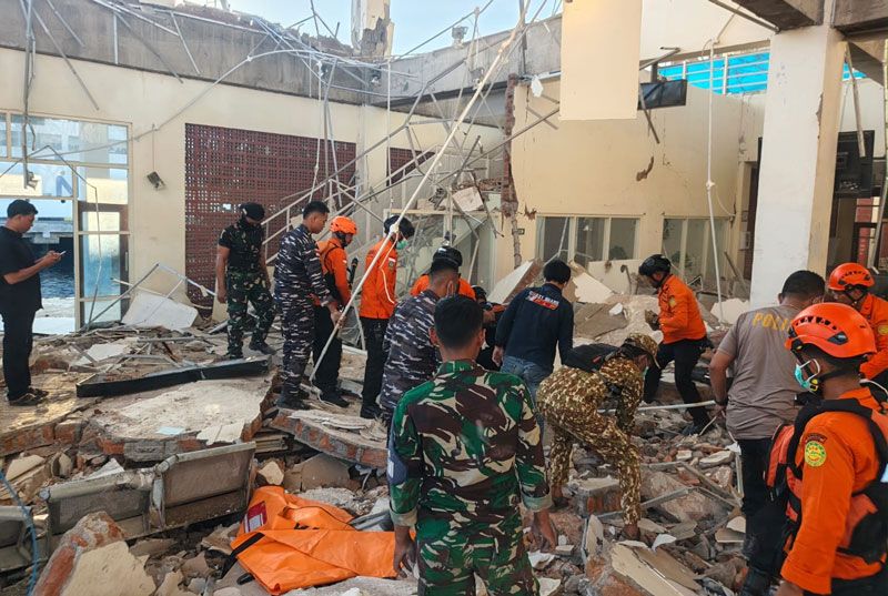 Gempa NTT, TNI Kerahkan Personel, Hercules, dan KRI Bantu Warga Terdampak