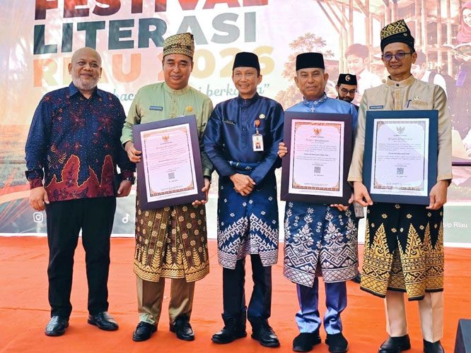 Dipersip Rokan Hilir Raih Penghargaan Kearsipan pada Festival Literasi Riau 2026