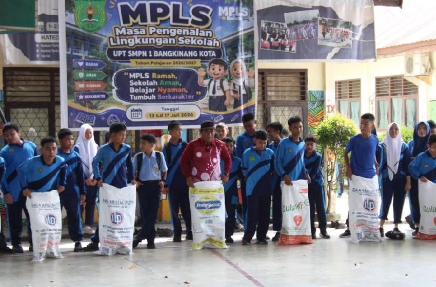 Wujudkan Kebersamaan HUT RI e-81, UPT SMP Negeri 1 Bangkinang kota Gelar Aneka Lomba untuk Guru dan Siswa