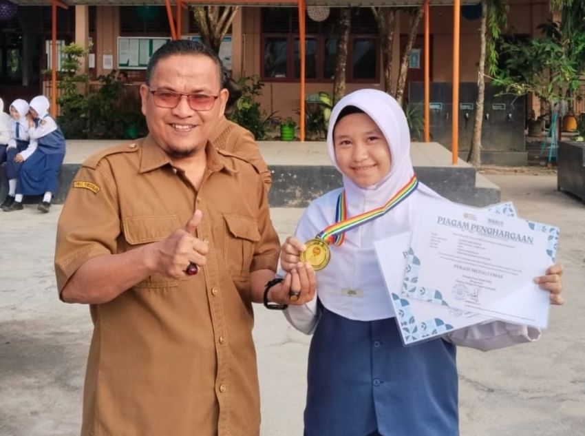 Siswi UPT SMP Negeri 4 Siak Hulu Sabet Dua Emas pada Olimpiade Sains Nasional BOI