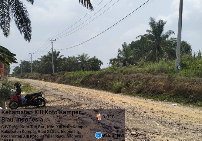 Tak Kunjung Diperbaiki, Warga Keluhkan Jalan Poros Dusun 4 Portal Kecamatan XIII Koto Kampar yang Rusak Parah