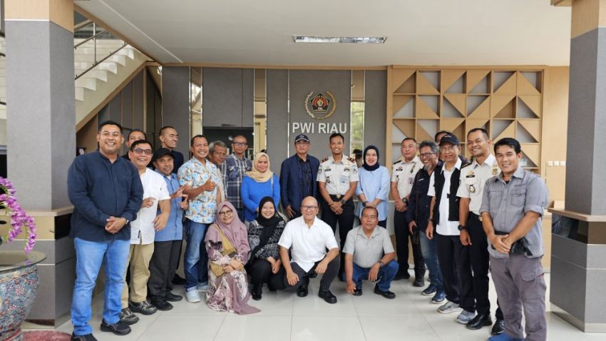 Perkuat Silaturahmi, Imigrasi Siak Kunjungi PWI Riau