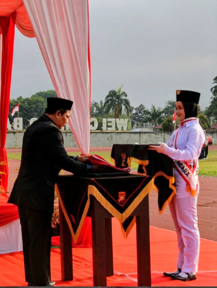 UPT SMP Negeri 1 Bangkinang Kota Ikuti Upacara Peringatan HUT RI ke-81 di Stadion Tuanku Tambusai