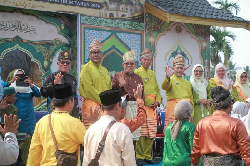 Anggota Komisi II DPRD Inhil Hadiri Pawai Taaruf dan Pembukaan Stand Bazar MTQ ke-41 Kecamatan Enok