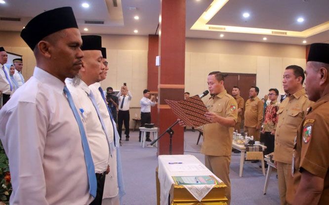 Pengukuhan RT dan RW Kecamatan Limapuluh, Wako: Turun ke Tengah Masyarakat, Bantu Warga