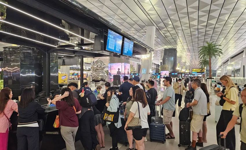 Erupsi Anak Krakatau, Penutupan 8 Bandara DIperpanjang