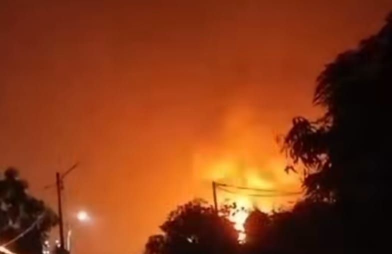 Warga Dumai Dikejutkan Suara Dentuman, Cahaya Kemerahan Muncul dari Arah Kilang Pertamina Dumai