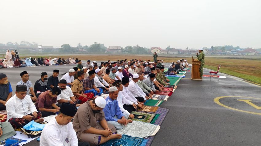 Satgas Kahurtla TNI Gelar Salat Istisqo, Hujan Deras Mengguyur