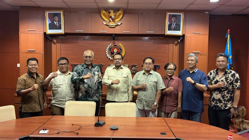 Jadi Narasumber Podcast PWI, Kepala Bakom RI Bahas Urgensi Perlindungan Media dan Regulasi Sosmed