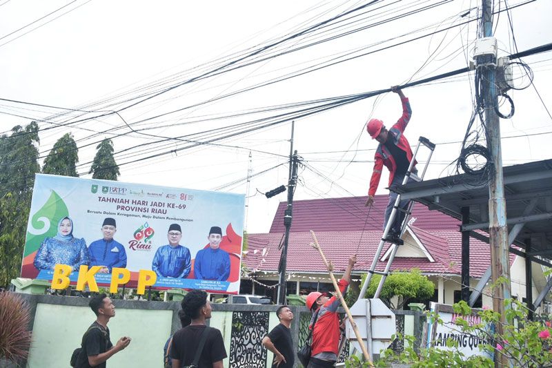Diskominfotik Bengkalis dan ISP Lakukan Penataan Kabel FO Internet