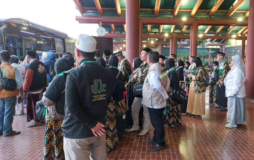 Penerbangan 3.450 Jamaah Umroh Terkendala Akibat Erupsi Gunung Anak Krakatau