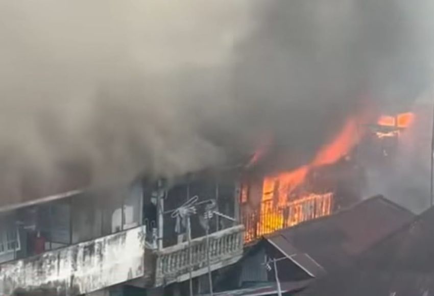 Kebakaran Hanguskan 12 Rumah di Pekanbaru