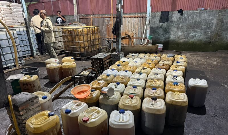Ditreskrimsus Polda Riau Ungkap Penyelewengan BBM Subsidi di Kandis, 6.500 Liter Solar Disita