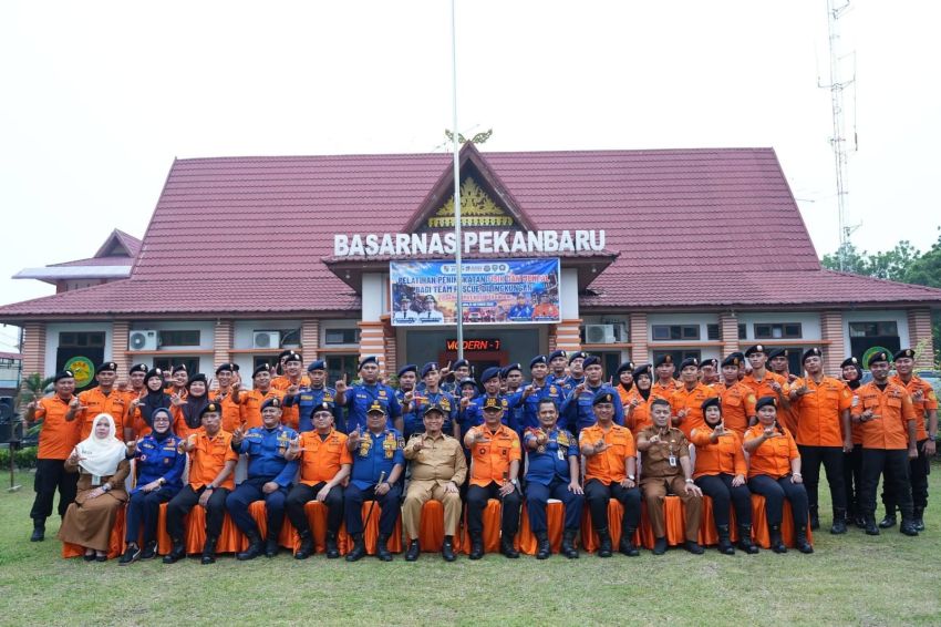 &lrm;Perkuat Kesiapan Hadapi Situasi Darurat, 30 Petugas Damkar Pekanbaru Ditempa dalam Pelatihan SAR &lrm; &lrm;PEKANBARU&ndash; Meningkatkan kemampuan penyelamatan da
