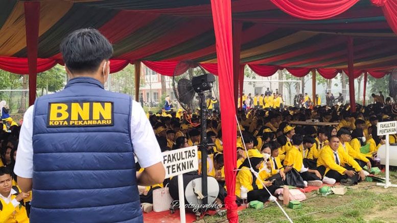 Kepala BNNK Pekanbaru Bekali 2.900 Mahasiswa Baru Unilak tentang Bahaya Narkoba