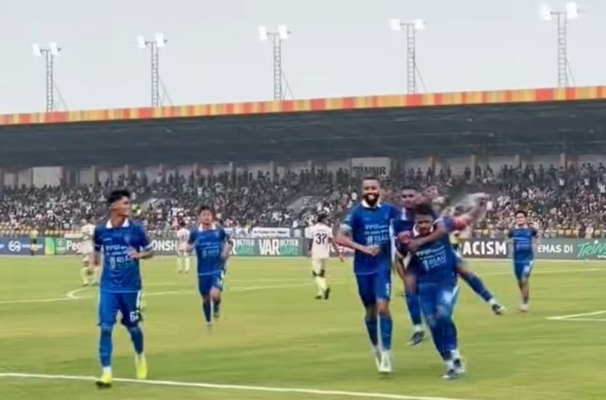 PSPS Bungkam Persiku 4-1, Kokoh di Puncak Klasemen